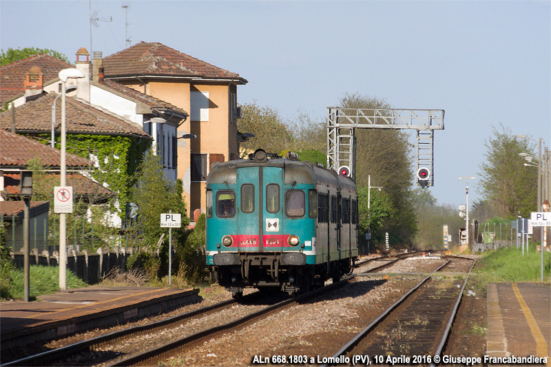 Treno Regionale Trenitalia con Automotrici Diesel ALn 668.1803 e ALn 668.1837 Foto Giuseppe Francabandiera
