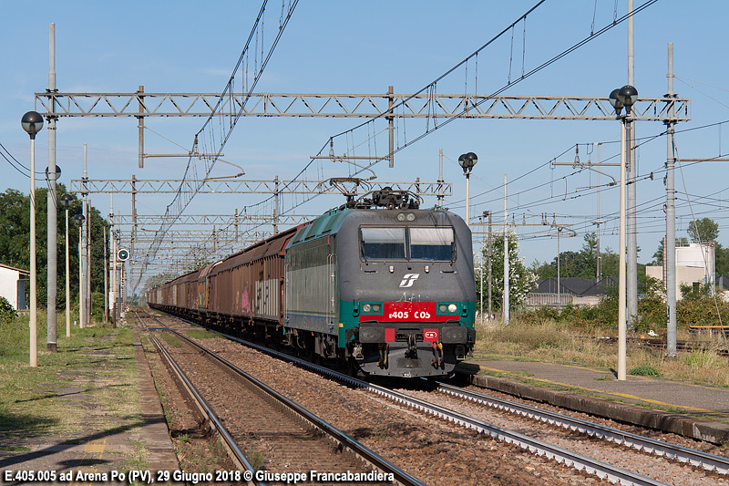 Treno Merci Trenitalia con Locomotiva Elettrica E.405.005 Foto Giuseppe Francabandiera
