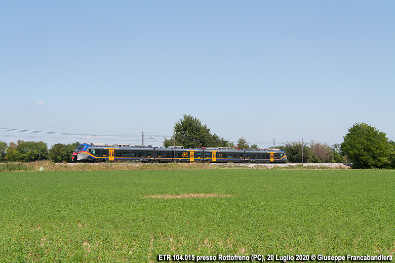 Treno Regionale Trenitalia con Elettrotreno ETR 104.015 POP Foto Giuseppe Francabandiera