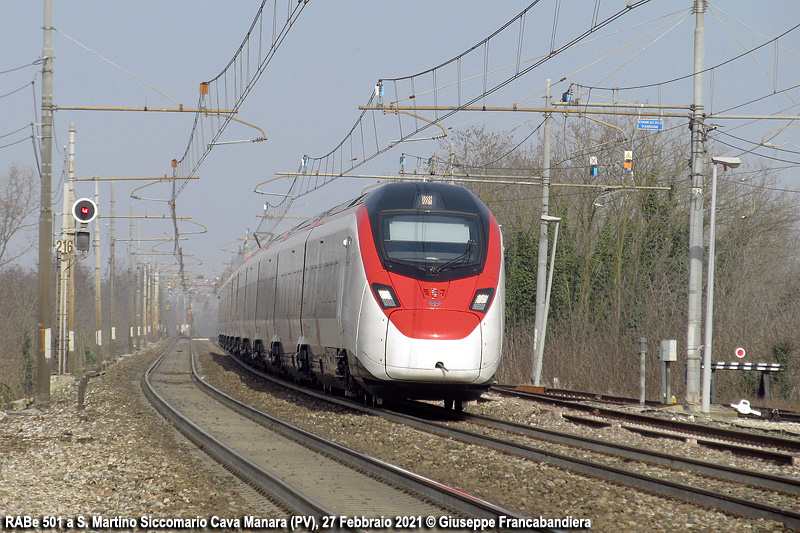 Treno Eurocity SBB con Elettrotreno RABe 501 Foto Giuseppe Francabandiera