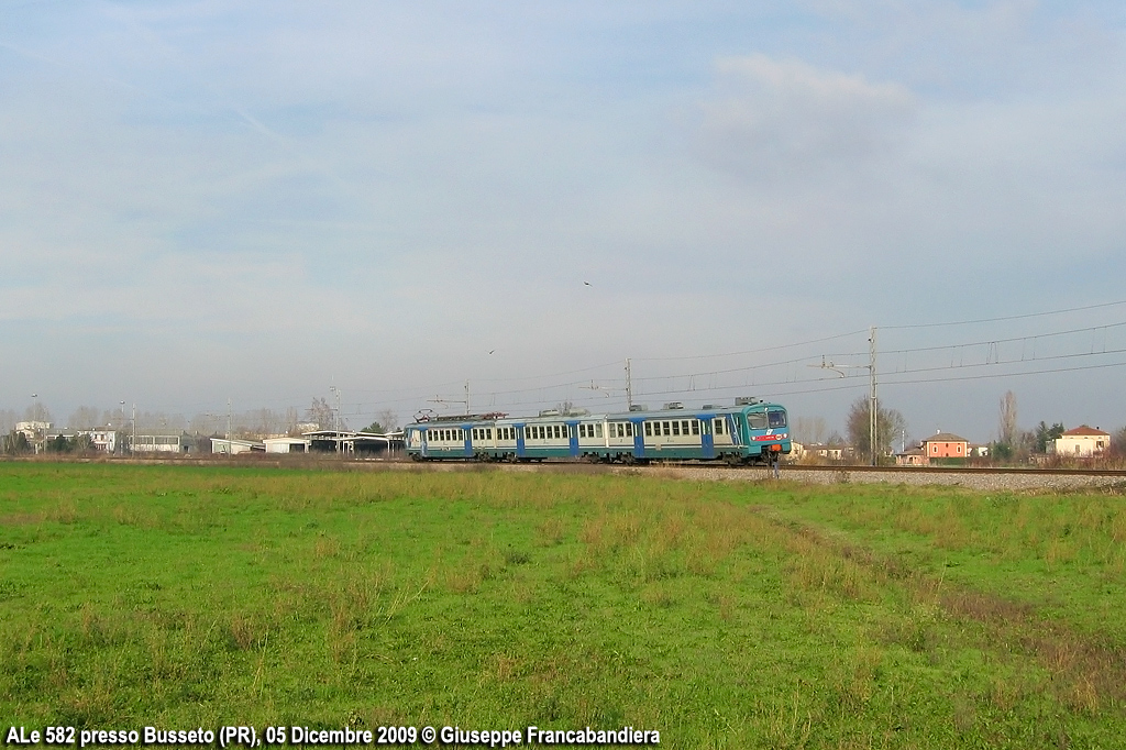 Treno Regionale Trenitalia con Elettromotrice ALe 582 Foto Giuseppe Francabandiera