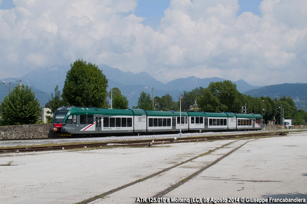 Treno Regionale Trenord con Automotrice Diesel ATR 125.010 Foto Giuseppe Francabandiera