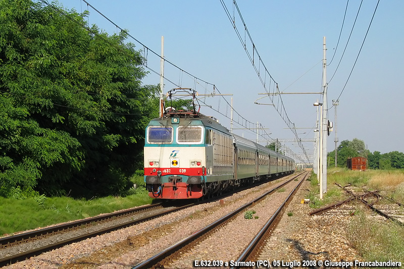 Treno Regionale Trenitalia con Locomotiva Elettrica E632.039 Foto Giuseppe Francabandiera