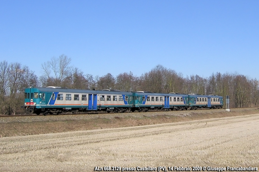 Treno Regionale Trenitalia con Automotrice Diesel ALn 668 Foto Giuseppe Francabandiera