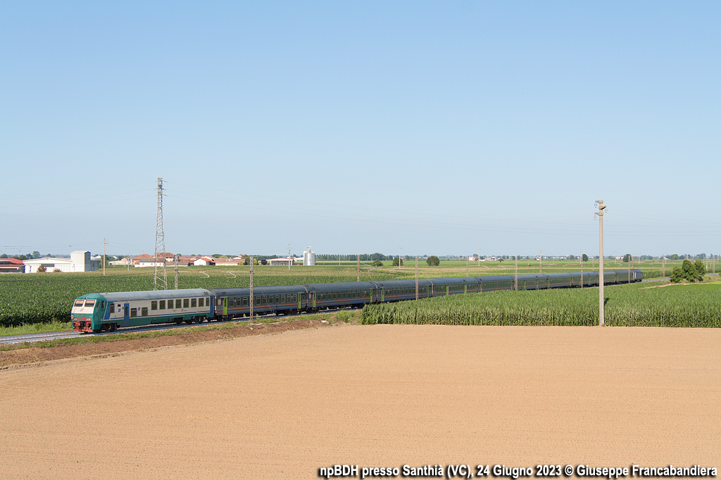Treno Regionale Trenitalia con Semipilota UIC-X npBDH Foto Giuseppe Francabandiera