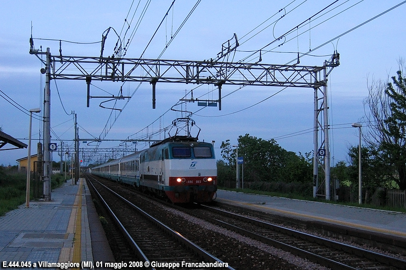 Treno IC InterCity Plus Trenitalia con Locomotiva Elettrica E444.045 Foto Giuseppe Francabandiera