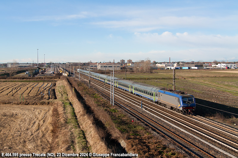 Treno Regionale Trenitalia con Locomotiva Elettrica E.464.595 Foto Giuseppe Francabandiera