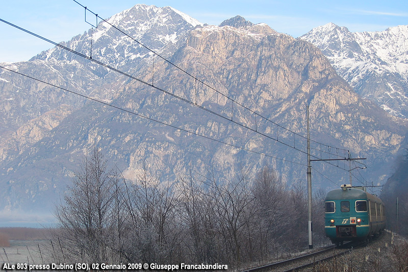 Treno Regionale Trenitalia con Elettromotrice ALe 803 Foto Giuseppe Francabandiera