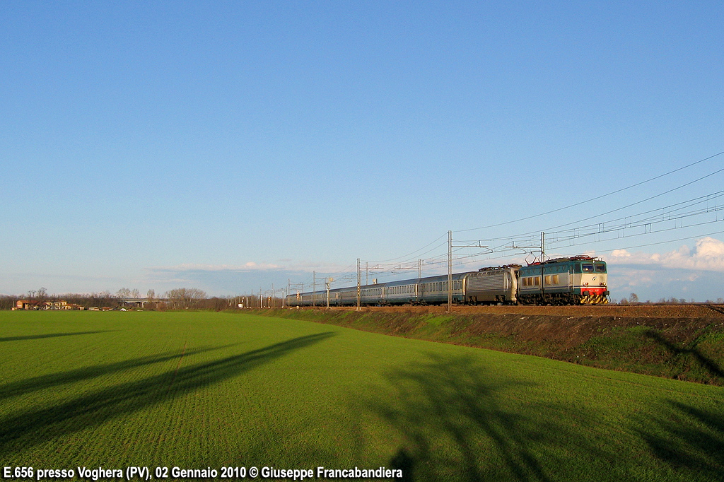 Treno InterCity IC Trenitalia con Locomotiva Elettrica E.656 Foto Giuseppe Francabandiera