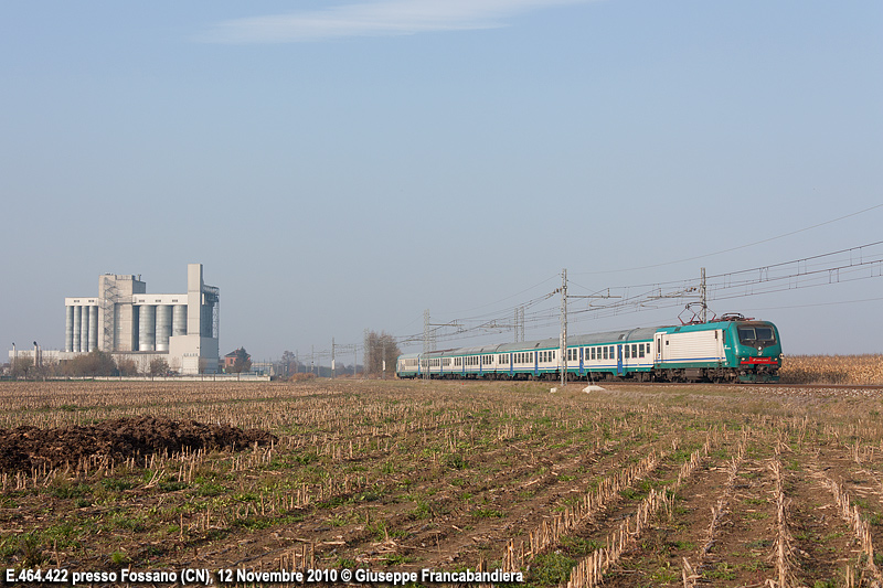 Treno Regionale Trenitalia con Locomotiva Elettrica E.464.422 Foto Giuseppe Francabandiera