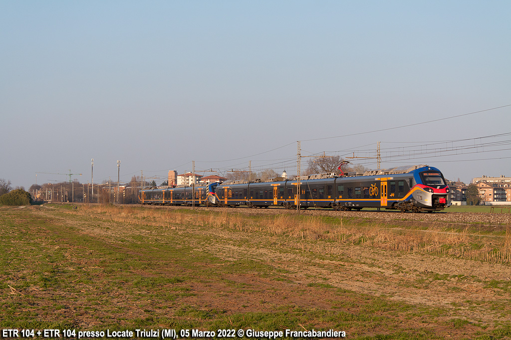 Treno Regionale Trenitalia con Elettrotreno ETR 104 Pop Foto Giuseppe Francabandiera