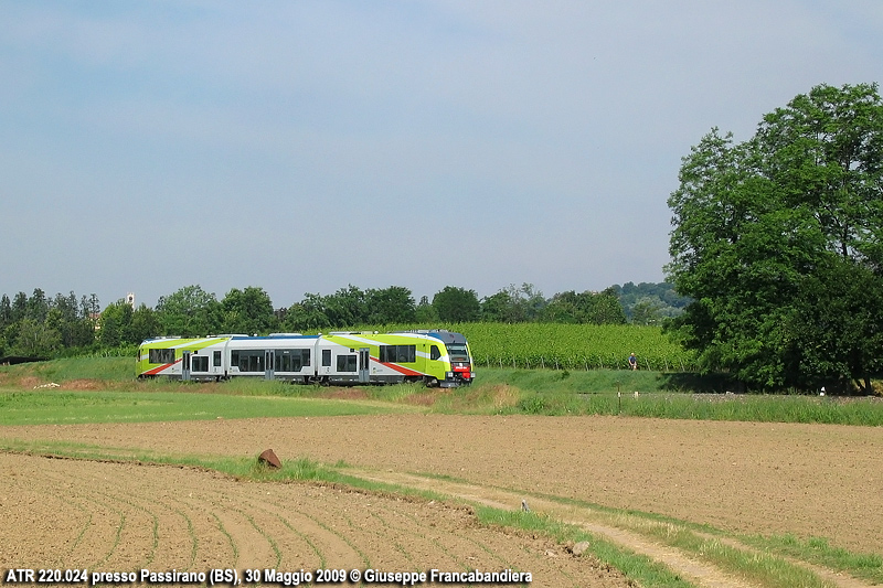 Treno Regionale LeNord con Autotreno ATR 220.024 Foto Giuseppe Francabandiera
