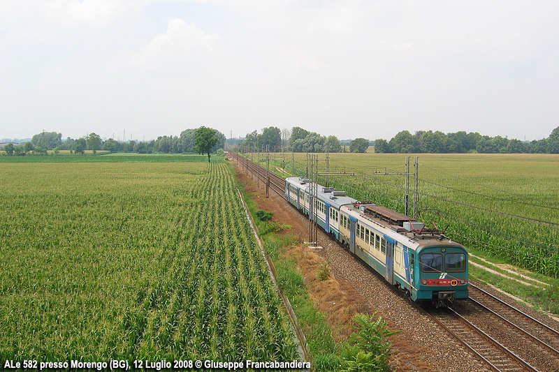 Treno Regionale Trenitalia con Elettromotrice ALe 582 Foto Giuseppe Francabandiera