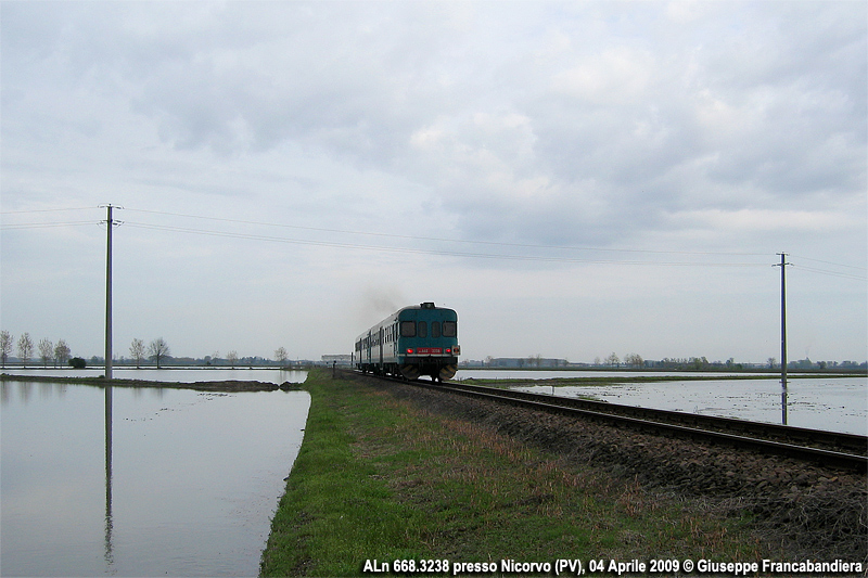 Treno Regionale Trenitalia con Automotrice Diesel ALn 668.3238 Foto Giuseppe Francabandiera