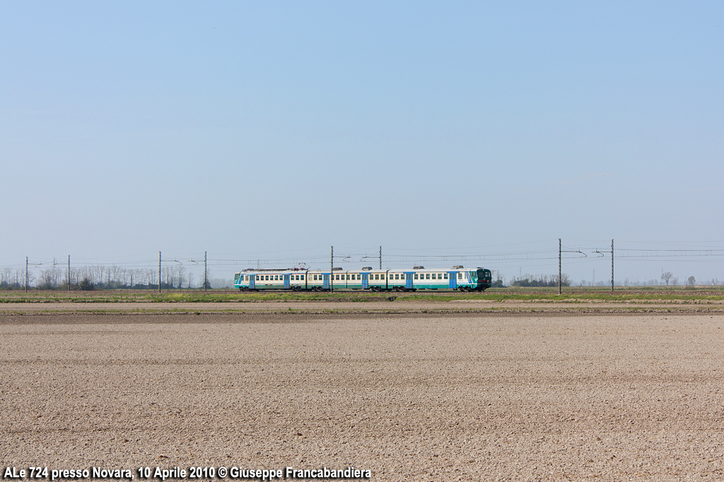 Treno Regionale Trenitalia con Automotrice Elettrica ALe 742 Foto Giuseppe Francabandiera
