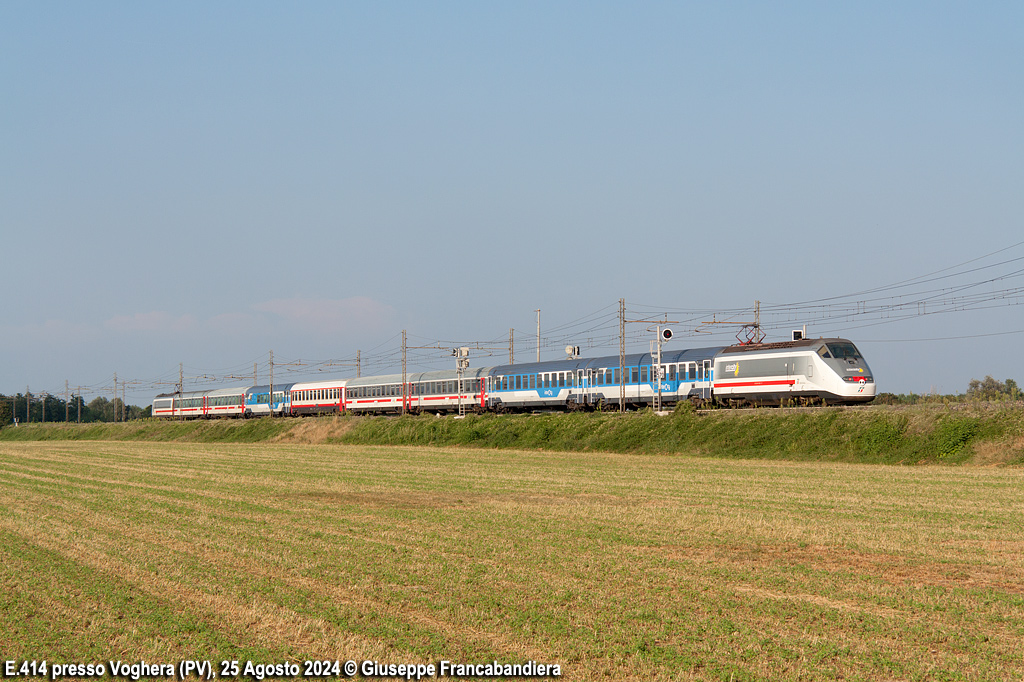 Treno InterCity IC Trenitalia con Locomotiva Elettrica E414 Foto Giuseppe Francabandiera
