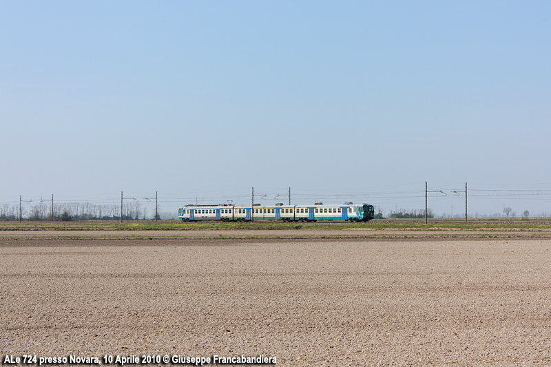 Treno Regionale Trenitalia con Automotrice Elettrica ALe 742 Foto Giuseppe Francabandiera