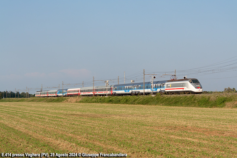 Treno InterCity IC Trenitalia con Locomotiva Elettrica E414 Foto Giuseppe Francabandiera