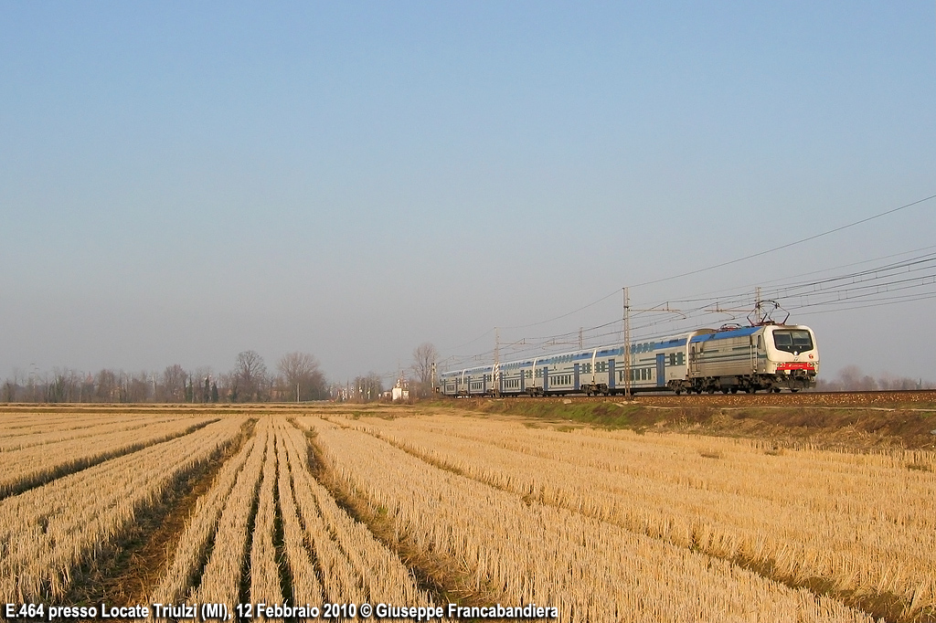 Treno Regionale Trenitalia con Locomotiva Elettrica E464 Vivalto Foto Giuseppe Francabandiera
