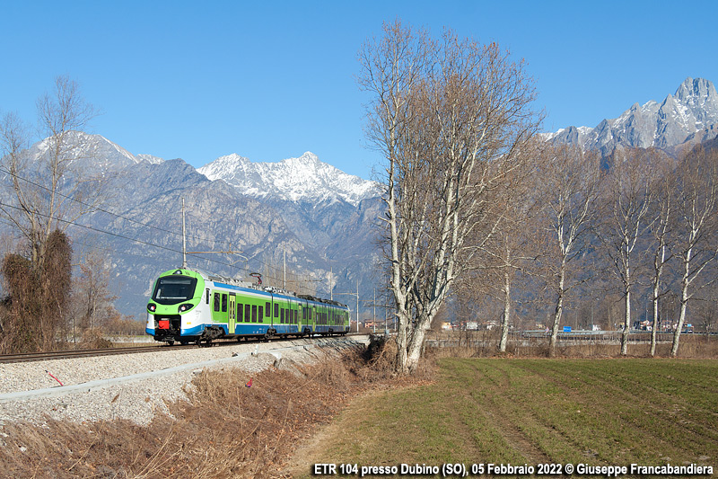 Treno Regionale Trenord con Elettrotreno ETR 104 Donizetti Foto Giuseppe Francabandiera
