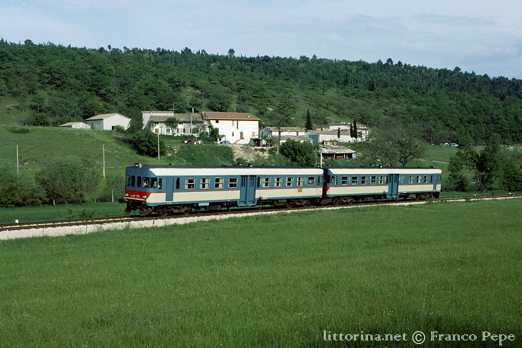 Treno Regionale FS con Automotrice Diesel ALn 668.3176 ALn 668.3154 Foto Franco Pepe
