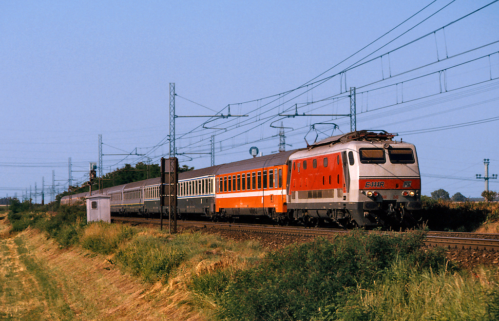 Treno Intercity FS con Locomotiva Elettrica E444.048 Foto Maurizio Messa