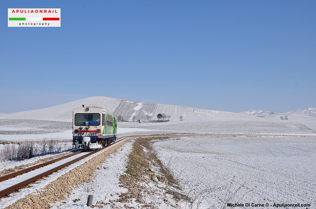 Treno Ferrovie Appulo Lucane FAL con Automotrice Diesel M4.303 Foto Michele Di Carne