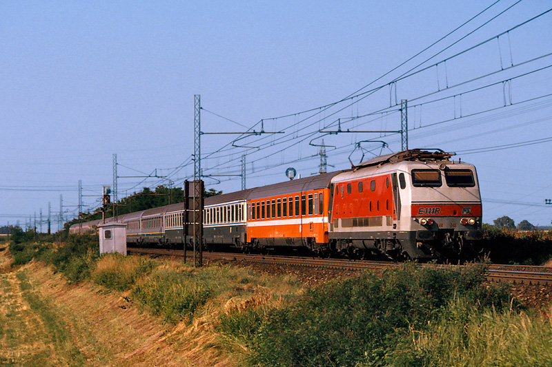 Treno Intercity FS con Locomotiva Elettrica E444.048 Foto Maurizio Messa