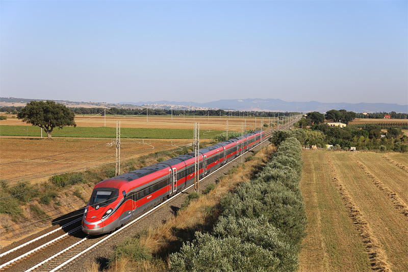 Treno Frecciarossa 1000 Trenitalia con Elettrotreno ETR 400 Foto Daniele Vinciguerra